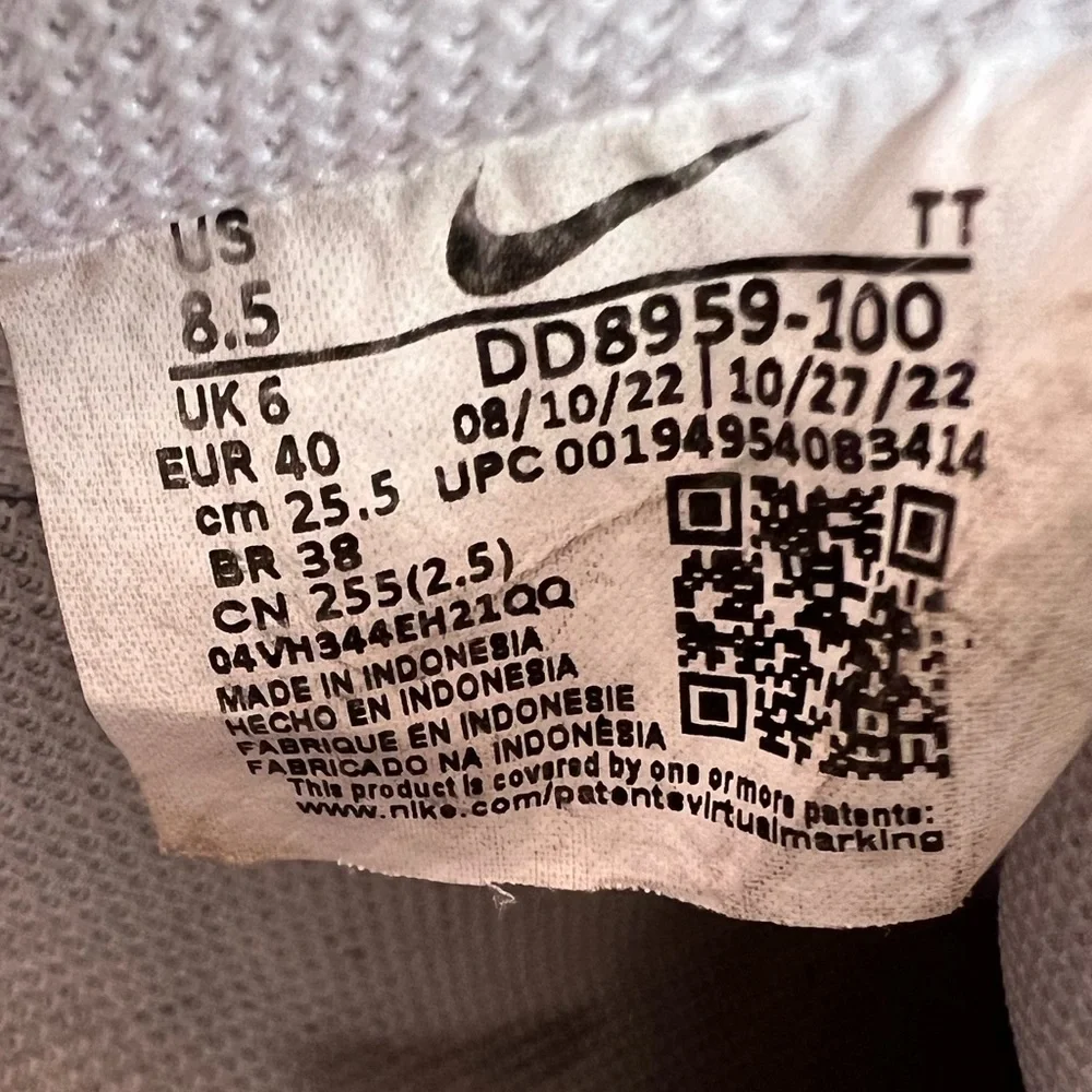 Nike Woman Air Force 1 White Sneakers 8.5
